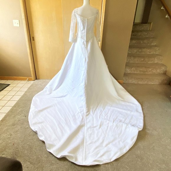 NWT Sz 12 Venus White Long Sleeve Satin Wedding - Picture 8 of 10